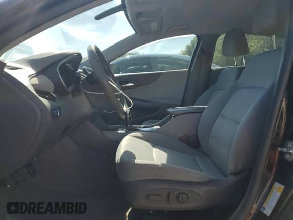 2018 Chevrolet Malibu LS z VIN 1G1ZC5ST1JF172371, wystawiony jako Copart lot #80780405 z przebiegiem 133 856 mil mil oraz Szkoda całkowita • Salvage title. Historia ofert i sprzedaży dostępna na DreamBid. Obrazek 7.