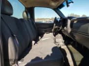 ✅ 2005 Chevrolet Silverado 1500 Z71 • VIN: 1GCEK14T05Z323428 • Лот: 84208324. Опубликован ранее на Copart с пробегом 143 828 миль. Бесплатный доступ к архиву аукционных продаж из США и подробный отчёт об истории автомобиля на DreamBid. Изображение 10.