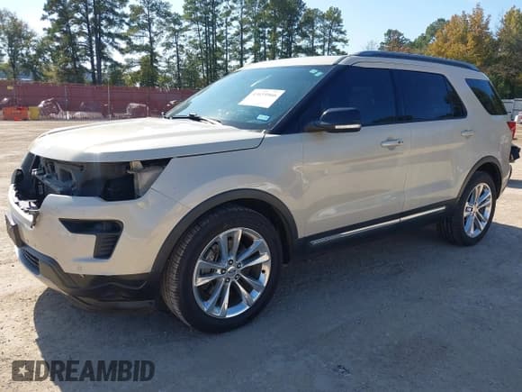 ✅ 2018 Ford Explorer XLT • VIN: 1FM5K7D88JGB30606 • Lot: 43659566. Wystawiony na IAAI z przebiegiem 76 380 mil. Bezpłatny archiwum sprzedaży aukcyjnych z USA i szczegółowy raport historii pojazdu na DreamBid. Zdjęcie 18.