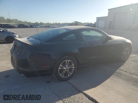✅ 2014 Ford Mustang V6 • VIN: 1ZVBP8AM1E5333061 • Лот: 56882415. Опубликован ранее на Copart с пробегом 101 910 миль. Бесплатный доступ к архиву аукционных продаж из США и подробный отчёт об истории автомобиля на DreamBid. Изображение 3.