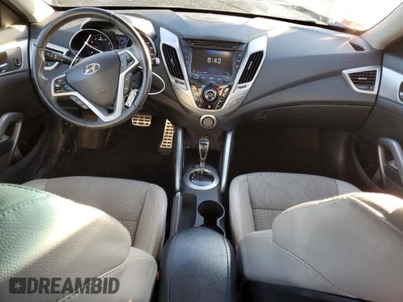 ✅ 2013 Hyundai Veloster w/Black Int • VIN: KMHTC6AD3DU113976 • Lot: 42366455. Wystawiony na Copart z przebiegiem 122 595 mil. Bezpłatny archiwum sprzedaży aukcyjnych z USA i szczegółowy raport historii pojazdu na DreamBid. Zdjęcie 8.