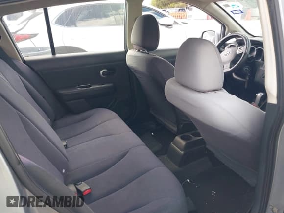 ✅ 2009 Nissan Versa S • VIN: 3N1BC13E19L475074 • Лот: 43240360. Опубликован ранее на IAAI с пробегом 155 297 миль. Бесплатный доступ к архиву аукционных продаж из США и подробный отчёт об истории автомобиля на DreamBid. Изображение 8.