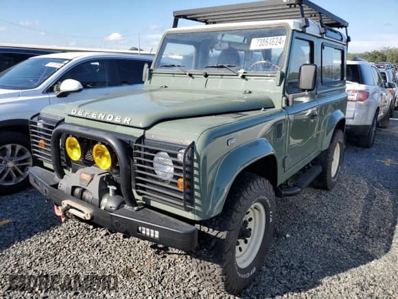 ✅ 1992 Land Rover Defender • VIN: SALLDVAF8JA917701 • Lot: 73864824. Listed on Copart with 4,284 mi. Free auction sales archive from the USA and detailed vehicle history report at DreamBid. Image 1.