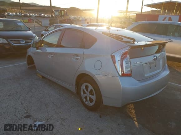 ✅ 2015 Toyota Prius Two • VIN: JTDKN3DU9F1992327 • Lot: 43778331. Wystawiony na IAAI z przebiegiem 218 119 mil. Bezpłatny archiwum sprzedaży aukcyjnych z USA i szczegółowy raport historii pojazdu na DreamBid. Zdjęcie 3.