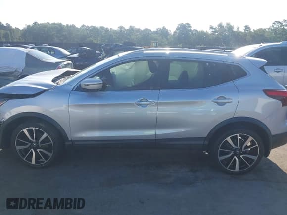 ✅ 2017 Nissan Rogue SL • VIN: JN1BJ1CPXHW027917 • Лот: 42709015. Опубликован ранее на IAAI с пробегом 134 287 миль. Бесплатный доступ к архиву аукционных продаж из США и подробный отчёт об истории автомобиля на DreamBid. Изображение 15.