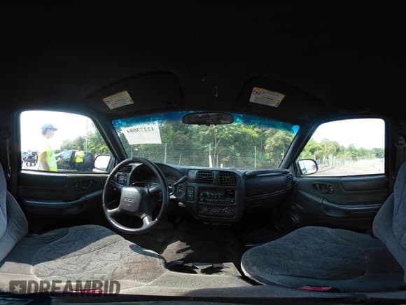 ✅ 2002 GMC Sonoma SLS • VIN: 1GTCS14W228137442 • Лот: 42273084. Опубликован ранее на IAAI с пробегом 223 117 миль. Бесплатный доступ к архиву аукционных продаж из США и подробный отчёт об истории автомобиля на DreamBid. Изображение 18.