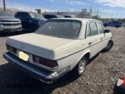 ✅ 1985 Mercedes-Benz 300 • VIN: WDBAB33C9FA264146 • Lot: 89857555. Listed on Copart with 124,629 mi. Free auction sales archive from the USA and detailed vehicle history report at DreamBid. Image 4.