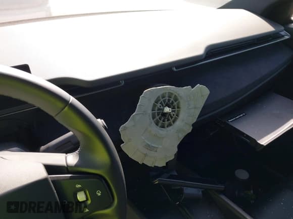 ✅ 2023 Fisker Ocean One • VIN: VCF1ZBU25PG005357 • Лот: 42826206. Опубликован ранее на IAAI с пробегом Не указан. Бесплатный доступ к архиву аукционных продаж из США и подробный отчёт об истории автомобиля на DreamBid. Изображение 18.