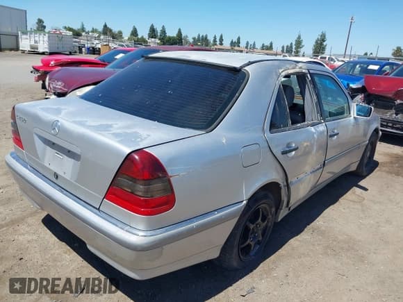 ✅ 1999 Mercedes-Benz C 230/260/280/320 • VIN: WDBHA29G2XA704389 • Lot: 42899909. Listed on IAAI with 225,873 mi. Free auction sales archive from the USA and detailed vehicle history report at DreamBid. Image 4.