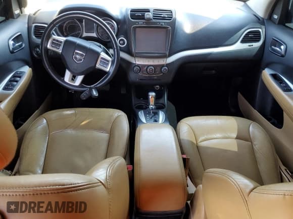 ✅ 2015 Dodge Journey Limited • VIN: 3C4PDDDG3FT554923 • Lot: 67909315. Wystawiony na Copart z przebiegiem 111 370 mil. Bezpłatny archiwum sprzedaży aukcyjnych z USA i szczegółowy raport historii pojazdu na DreamBid. Zdjęcie 8.