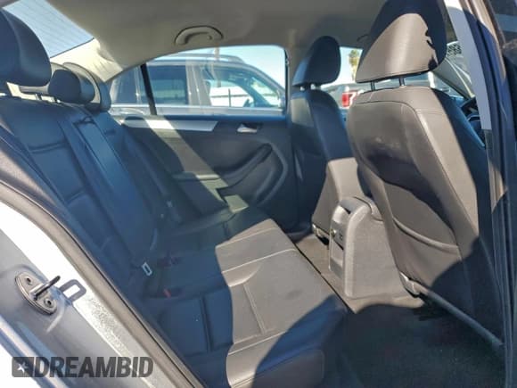 ✅ 2014 Volkswagen Jetta SE • VIN: 3VWD17AJ3EM306853 • Lot: 95842685. Wystawiony na Copart z przebiegiem 97 187 mil. Bezpłatny archiwum sprzedaży aukcyjnych z USA i szczegółowy raport historii pojazdu na DreamBid. Zdjęcie 10.