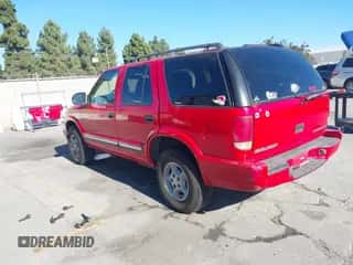 2000 Chevrolet Blazer LT with VIN 1GNDT13W6Y2173186, listed as a IAAI auction lot 43576879 with 144,144 mi miles and . Bid and sale history available at DreamBid. Image 3.