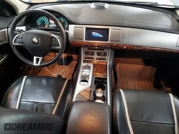 ✅ 2015 Jaguar XF Portfolio • VIN: SAJWJ0FF8F8U65883 • Лот: 55783945. Опубликован ранее на Copart с пробегом 133 431 миль. Бесплатный доступ к архиву аукционных продаж из США и подробный отчёт об истории автомобиля на DreamBid. Изображение 8.