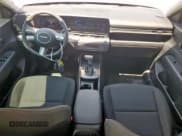 ✅ 2025 Hyundai Kona SEL • VIN: KM8HB3AB8SU341703 • Лот: 68776955. Опубликован ранее на Copart с пробегом 110 миль. Бесплатный доступ к архиву аукционных продаж из США и подробный отчёт об истории автомобиля на DreamBid. Изображение 8.