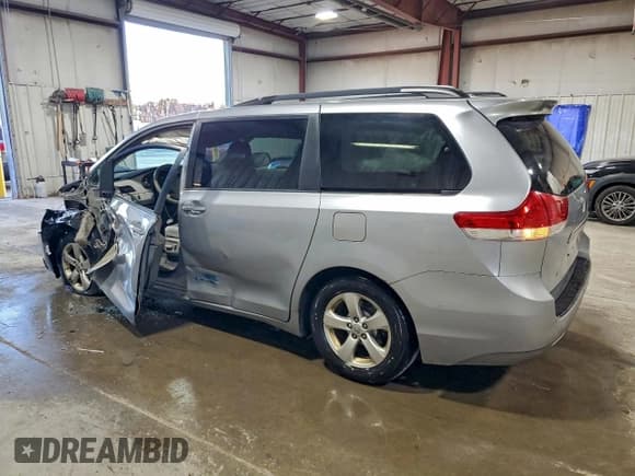 ✅ 2014 Toyota Sienna LE • VIN: 5TDKK3DC5ES476371 • Lot: 94230505. Listed on Copart with 217,306 mi. Free auction sales archive from the USA and detailed vehicle history report at DreamBid. Image 2.