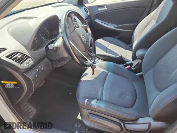 ✅ 2015 Hyundai Accent Sport • VIN: KMHCU5AE6FU205697 • Lot: 63021735. Wystawiony na Copart z przebiegiem 61 702 mil. Bezpłatny archiwum sprzedaży aukcyjnych z USA i szczegółowy raport historii pojazdu na DreamBid. Zdjęcie 7.