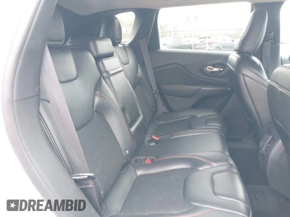 ✅ 2019 Jeep Cherokee Trailhawk • VIN: 1C4PJMBX7KD126848 • Lot: 42154124. Listed on IAAI with 94,248 mi. Free auction sales archive from the USA and detailed vehicle history report at DreamBid. Image 8.