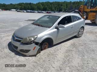 2008 Saturn Astra XR z VIN W08AT271885090866, wystawiony jako IAAI lot #43120079 z przebiegiem 123 827 mil mil oraz . Historia ofert i sprzedaży dostępna na DreamBid. Obrazek 2.