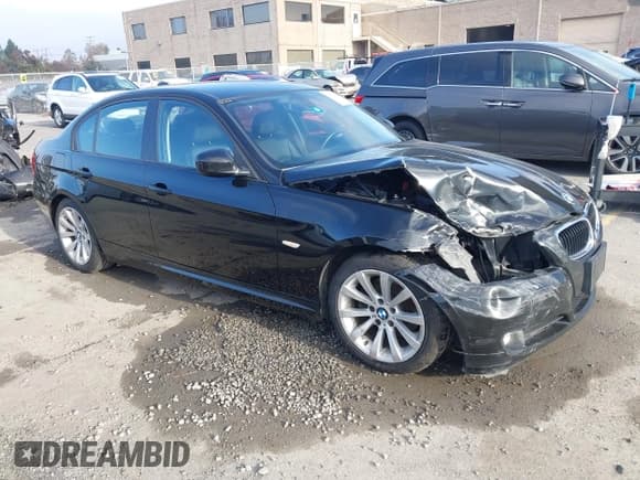 ✅ 2011 BMW 3 Series 328i • VIN: WBAPH5G54BNM74137 • Lot: 43794042. Wystawiony na IAAI z przebiegiem 104 888 mil. Bezpłatny archiwum sprzedaży aukcyjnych z USA i szczegółowy raport historii pojazdu na DreamBid. Zdjęcie 1.