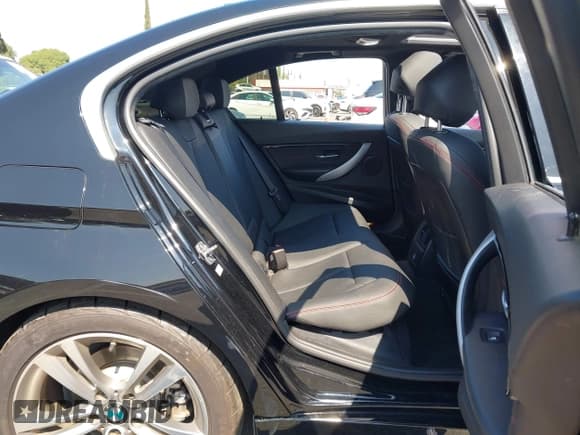 ✅ 2017 BMW 3 Series 330i • VIN: WBA8B9G3XHNU55645 • Lot: 43279271. Listed on IAAI with 78,757 mi. Free auction sales archive from the USA and detailed vehicle history report at DreamBid. Image 8.