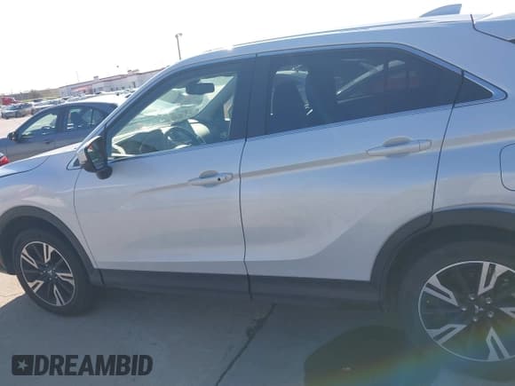 ✅ 2024 Mitsubishi Eclipse Cross SE • VIN: JA4ATWAAXRZ023925 • Lot: 43837196. Wystawiony na IAAI z przebiegiem 49 650 mil. Bezpłatny archiwum sprzedaży aukcyjnych z USA i szczegółowy raport historii pojazdu na DreamBid. Zdjęcie 14.