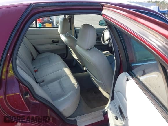 ✅ 2004 Ford Crown Victoria LX • VIN: 2FAFP74WX4X150501 • Lot: 43768633. Listed on IAAI with 257,933 mi. Free auction sales archive from the USA and detailed vehicle history report at DreamBid. Image 8.