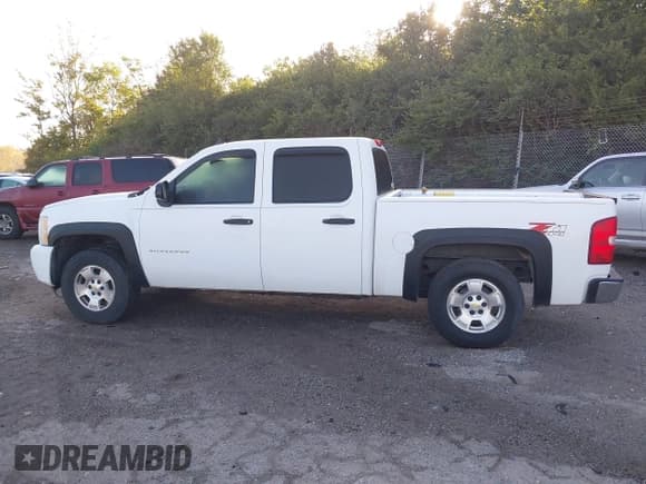 ✅ 2011 Chevrolet Silverado 1500 LT • VIN: 3GCPKSE3XBG251730 • Lot: 43478202. Wystawiony na IAAI z przebiegiem 159 837 mil. Bezpłatny archiwum sprzedaży aukcyjnych z USA i szczegółowy raport historii pojazdu na DreamBid. Zdjęcie 15.