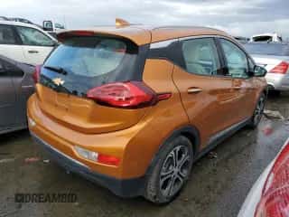 2017 Chevrolet Bolt EV Premier z VIN 1G1FX6S00H4157465, wystawiony jako Copart lot #40251184 z przebiegiem 48 736 mil mil oraz . Historia ofert i sprzedaży dostępna na DreamBid. Obrazek 3.
