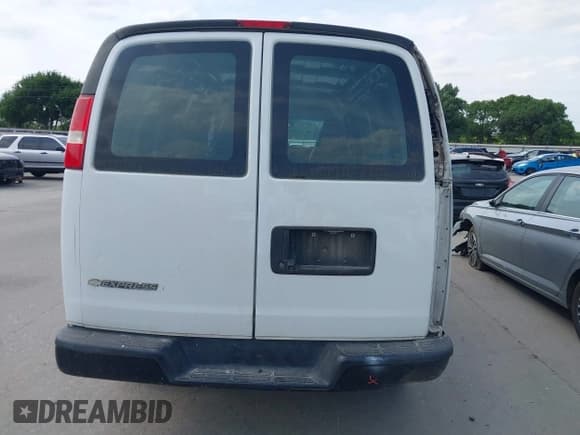 ✅ 2018 Chevrolet Express Cargo • VIN: 1GCWGAFP0J1269952 • Lot: 42033241. Listed on IAAI with 260,000 mi. Free auction sales archive from the USA and detailed vehicle history report at DreamBid. Image 17.