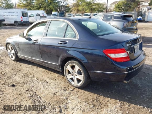 ✅ 2011 Mercedes-Benz C 300 Sport • VIN: WDDGF8BBXBR147876 • Lot: 43790977. Wystawiony na IAAI z przebiegiem 146 299 mil. Bezpłatny archiwum sprzedaży aukcyjnych z USA i szczegółowy raport historii pojazdu na DreamBid. Zdjęcie 3.