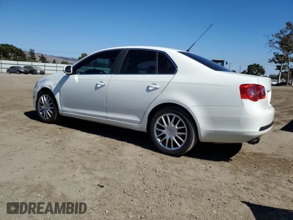 ✅ 2007 Volkswagen Jetta Wolfsburg Edition • VIN: 3VWEF81K57M165436 • Лот: 68395595. Опубликован ранее на Copart с пробегом 287 562 миль. Бесплатный доступ к архиву аукционных продаж из США и подробный отчёт об истории автомобиля на DreamBid. Изображение 2.