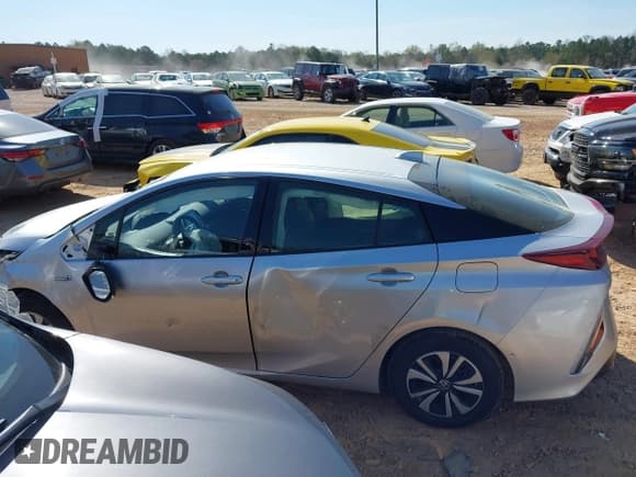 ✅ 2017 Toyota Prius Plus • VIN: JTDKARFP2H3049144 • Лот: 41908194. Опубликован ранее на IAAI с пробегом 66 288 миль. Бесплатный доступ к архиву аукционных продаж из США и подробный отчёт об истории автомобиля на DreamBid. Изображение 14.