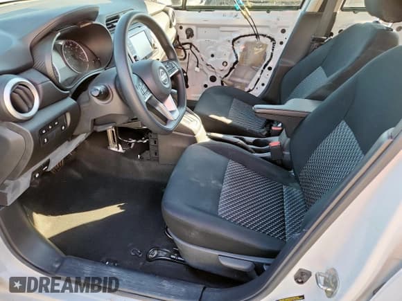 ✅ 2022 Nissan Versa S • VIN: 3N1CN8DV7NL845802 • Lot: 90716735. Wystawiony na Copart z przebiegiem Nie podano. Bezpłatny archiwum sprzedaży aukcyjnych z USA i szczegółowy raport historii pojazdu na DreamBid. Zdjęcie 7.