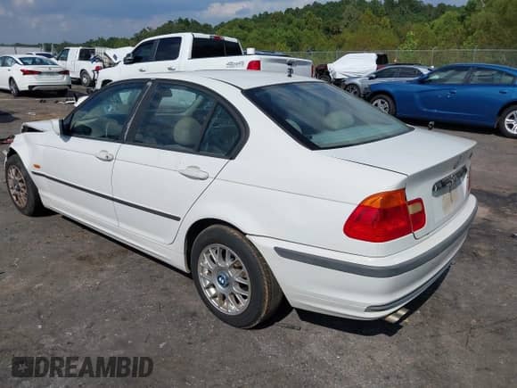 1999 BMW 3 Series 323i с VIN WBAAM3335XFP50739, выставлен на аукционе IAAI как лот 43147373 с пробегом Не указан миль и . История ставок и продаж доступна на DreamBid. Изображение 3.