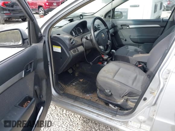 ✅ 2010 Chevrolet Aveo 1LT • VIN: KL1TD5DE9AB070517 • Lot: 43524815. Wystawiony na IAAI z przebiegiem 141 600 mil. Bezpłatny archiwum sprzedaży aukcyjnych z USA i szczegółowy raport historii pojazdu na DreamBid. Zdjęcie 5.