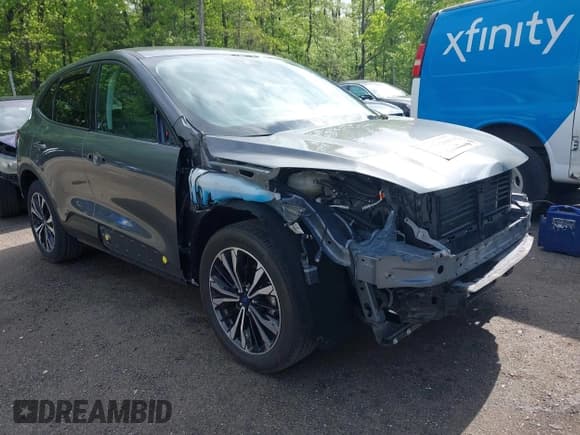 ✅ 2022 Ford Escape SE • VIN: 1FMCU9G66NUB20350 • Lot: 42156135. Listed on IAAI with 56,142 mi. Free auction sales archive from the USA and detailed vehicle history report at DreamBid. Image 1.