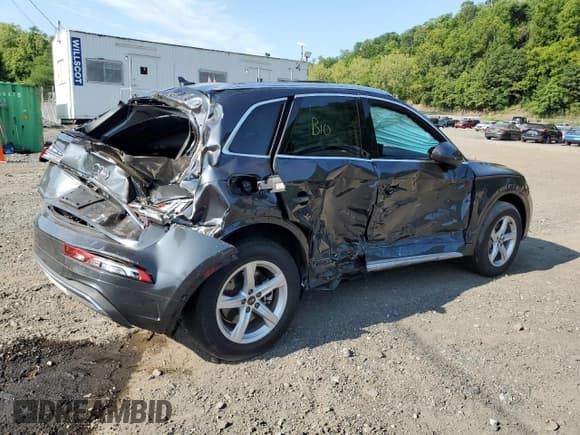 ✅ 2023 Audi Q5 Premium • VIN: WA1ABAFY0P2082483 • Lot: 67843745. Wystawiony na Copart z przebiegiem Nie podano. Bezpłatny archiwum sprzedaży aukcyjnych z USA i szczegółowy raport historii pojazdu na DreamBid. Zdjęcie 3.