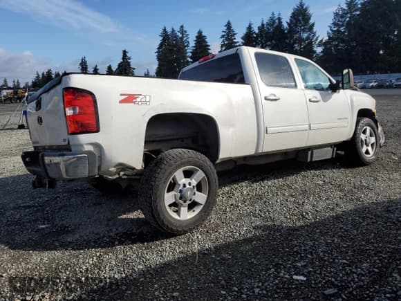 ✅ 2013 Chevrolet Silverado 2500HD LTZ • VIN: 1GC1KYE8XDF202603 • Lot: 73151244. Wystawiony na Copart z przebiegiem 394 152 mil. Bezpłatny archiwum sprzedaży aukcyjnych z USA i szczegółowy raport historii pojazdu na DreamBid. Zdjęcie 3.