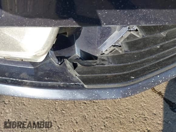 ✅ 2015 Volkswagen CC Sport • VIN: WVWBN7AN9FE800563 • Lot: 42797333. Wystawiony na IAAI z przebiegiem 145 822 mil. Bezpłatny archiwum sprzedaży aukcyjnych z USA i szczegółowy raport historii pojazdu na DreamBid. Zdjęcie 13.