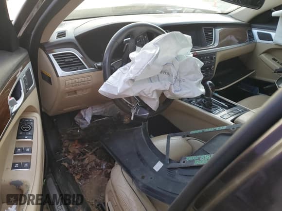 ✅ 2015 Hyundai Genesis 3.8L • VIN: KMHGN4JE5FU076182 • Lot: 78524534. Wystawiony na Copart z przebiegiem Nie podano. Bezpłatny archiwum sprzedaży aukcyjnych z USA i szczegółowy raport historii pojazdu na DreamBid. Zdjęcie 8.