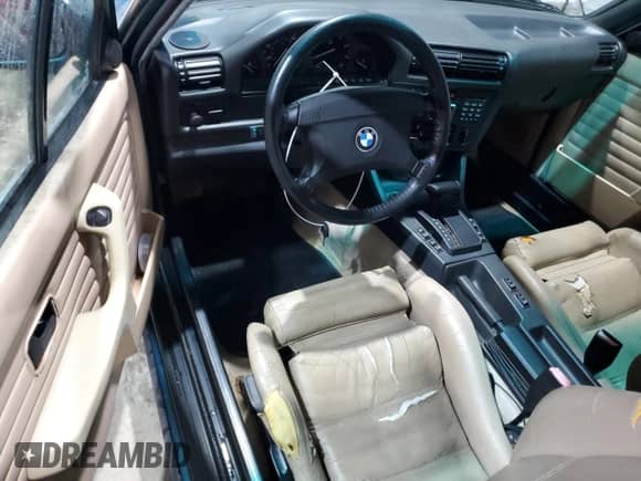 1992 BMW 3 Series z VIN WBABB2319NEC29791, wystawiony jako Copart lot #51156795 z przebiegiem 129 997 mil mil oraz Czysty tytuł • Clean title. Historia ofert i sprzedaży dostępna na DreamBid. Obrazek 8.