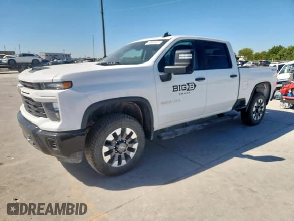 ✅ 2024 Chevrolet Silverado 2500HD Custom • VIN: 1GC4YME76RF336964 • Lot: 85485825. Wystawiony na Copart z przebiegiem 35 998 mil. Bezpłatny archiwum sprzedaży aukcyjnych z USA i szczegółowy raport historii pojazdu na DreamBid. Zdjęcie 1.