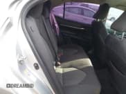 ✅ 2018 Toyota Camry SE • VIN: 4T1B11HK1JU557412 • Lot: 43654598. Wystawiony na IAAI z przebiegiem 172 826 mil. Bezpłatny archiwum sprzedaży aukcyjnych z USA i szczegółowy raport historii pojazdu na DreamBid. Zdjęcie 8.