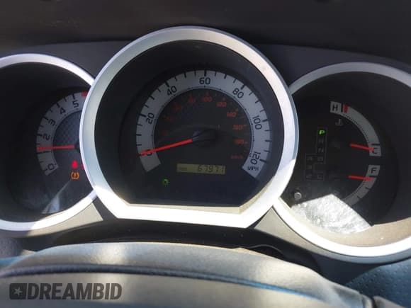 ✅ 2015 Toyota Tacoma PreRunner • VIN: 3TMKU4HN9FM045948 • Lot: 42575327. Listed on IAAI with 67,971 mi. Free auction sales archive from the USA and detailed vehicle history report at DreamBid. Image 7.