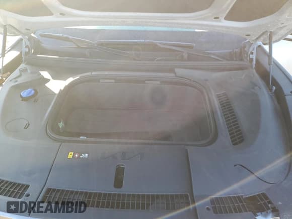 ✅ 2024 Kia EV9 Land • VIN: KNDADFS58R6031317 • Lot: 84810484. Listed on Copart with 4,473 mi. Free auction sales archive from the USA and detailed vehicle history report at DreamBid. Image 13.