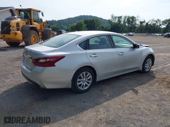 ✅ 2018 Nissan Altima SL • VIN: 1N4AL3AP0JC103160 • Lot: 42885603. Listed on IAAI with 114,182 mi. Free auction sales archive from the USA and detailed vehicle history report at DreamBid. Image 4.