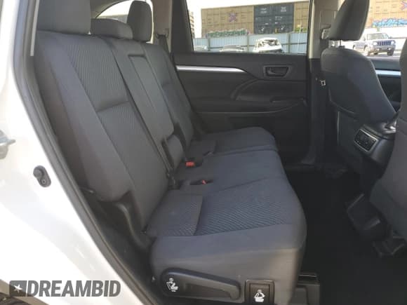 ✅ 2019 Toyota Highlander LE • VIN: 5TDBZRFH4KS737153 • Лот: 82694905. Опубликован ранее на Copart с пробегом 103 822 миль. Бесплатный доступ к архиву аукционных продаж из США и подробный отчёт об истории автомобиля на DreamBid. Изображение 11.