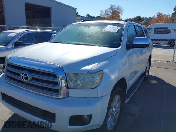 ✅ 2010 Toyota Sequoia Platinum • VIN: 5TDYY5G12AS025620 • Lot: 43660913. Wystawiony na IAAI z przebiegiem 407 802 mil. Bezpłatny archiwum sprzedaży aukcyjnych z USA i szczegółowy raport historii pojazdu na DreamBid. Zdjęcie 2.