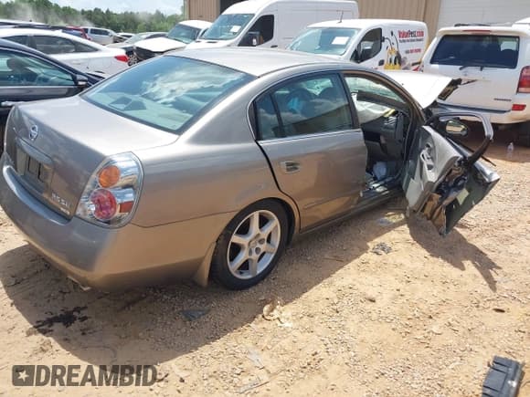 ✅ 2004 Nissan Altima SE • VIN: 1N4BL11D94C186218 • Lot: 42162920. Listed on IAAI with Not provided. Free auction sales archive from the USA and detailed vehicle history report at DreamBid. Image 4.