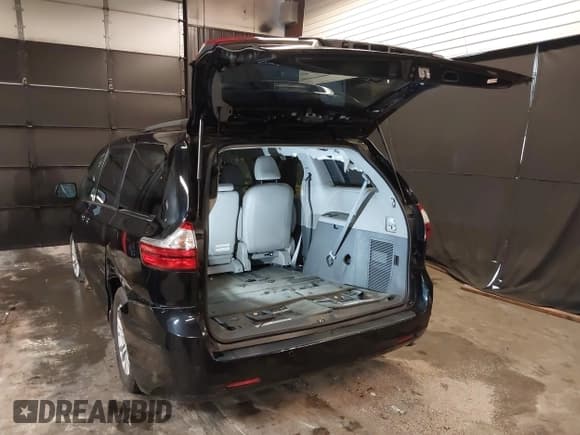 ✅ 2017 Toyota Sienna XLE Auto Access Seat • VIN: 5TDYZ3DC6HS773305 • Lot: 42364773. Listed on IAAI with 58,621 mi. Free auction sales archive from the USA and detailed vehicle history report at DreamBid. Image 3.